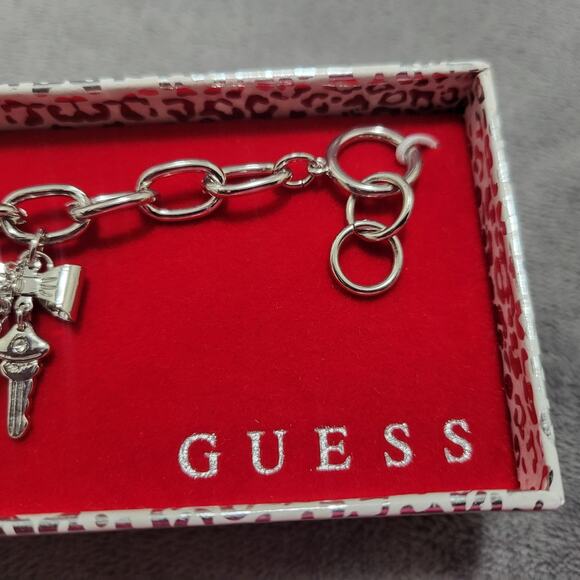 Guess Silver Tone Heart Charm Bracelet Gift Box Charm Bracelet - Picture 11 of 16